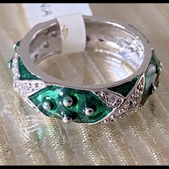 GREEN ENAMEL TRAVEL FASHION RING - Picture 8 of 9